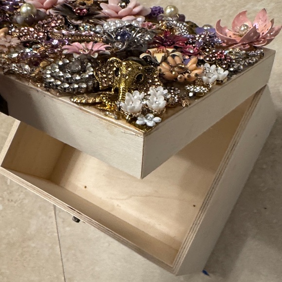 Floral Embellished Clutch - Picture 3 of 3